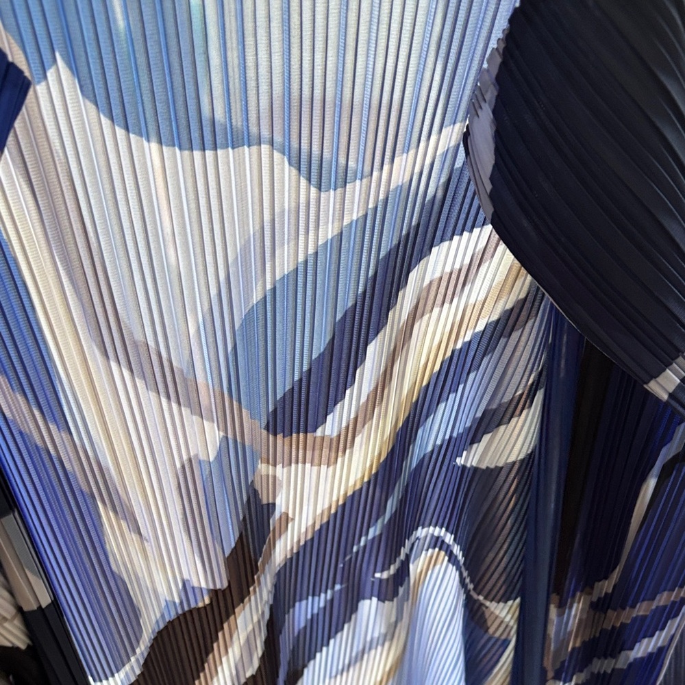 Ming Wang Pleated Crinkle Abstract Print Open Face Blouse- Blue & Black - Picture 3 of 5